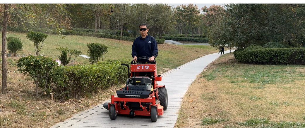 Автономная косилка с нулевым поворотом