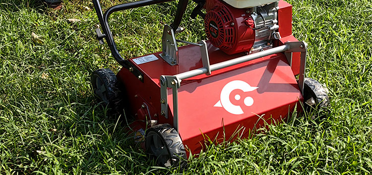 Pettinatrice per prato